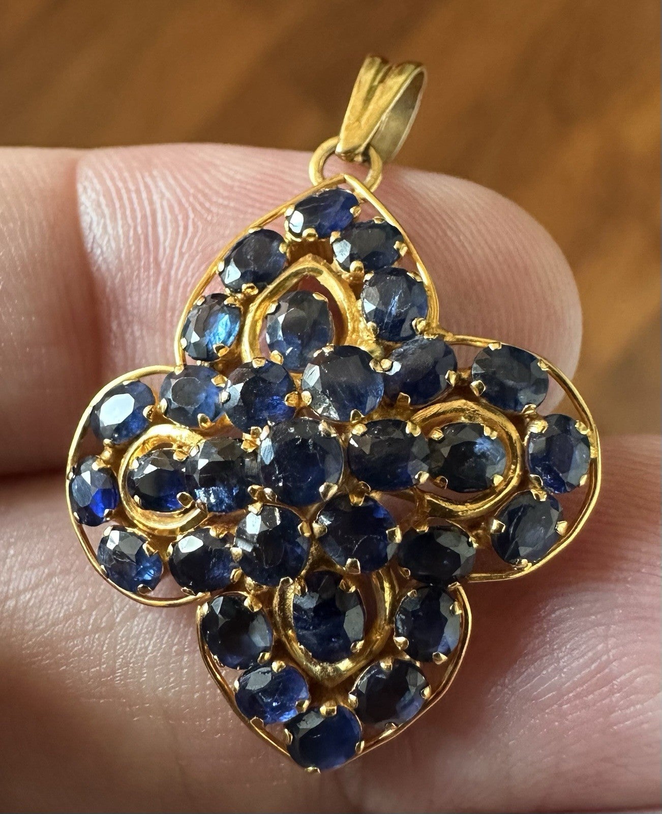 A Delightful Antique Burma Unheated Blue Sapphire Yellow Gold Brooch Pin