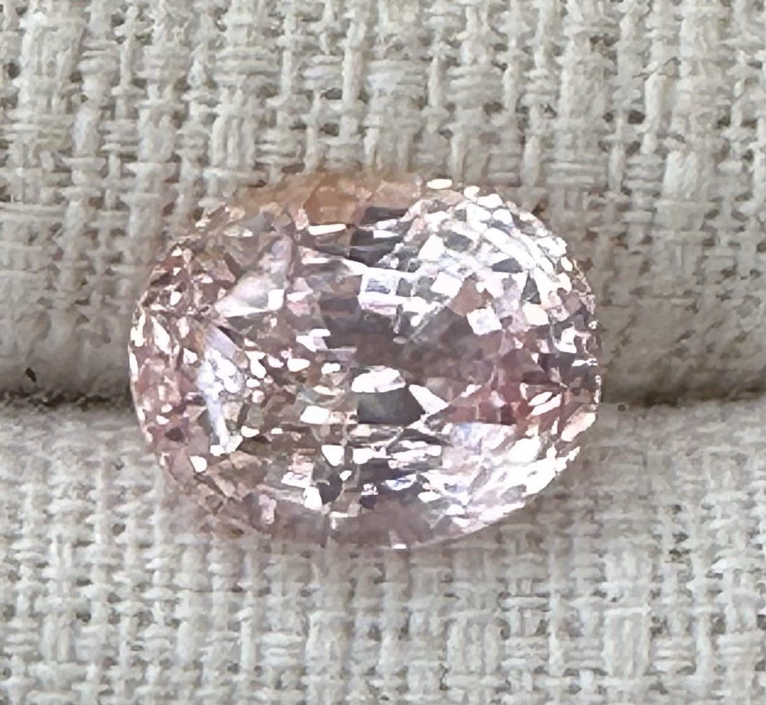 A Magnificent No Heat Unheated 5.83ct Padparadscha Sapphire Lotus Certificate