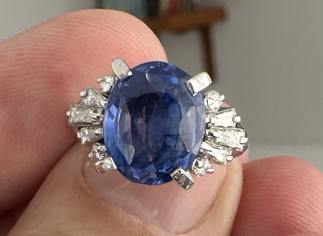An Exquisite Unheated 6.22ct Blue Sapphire & Diamond Ring GIA
