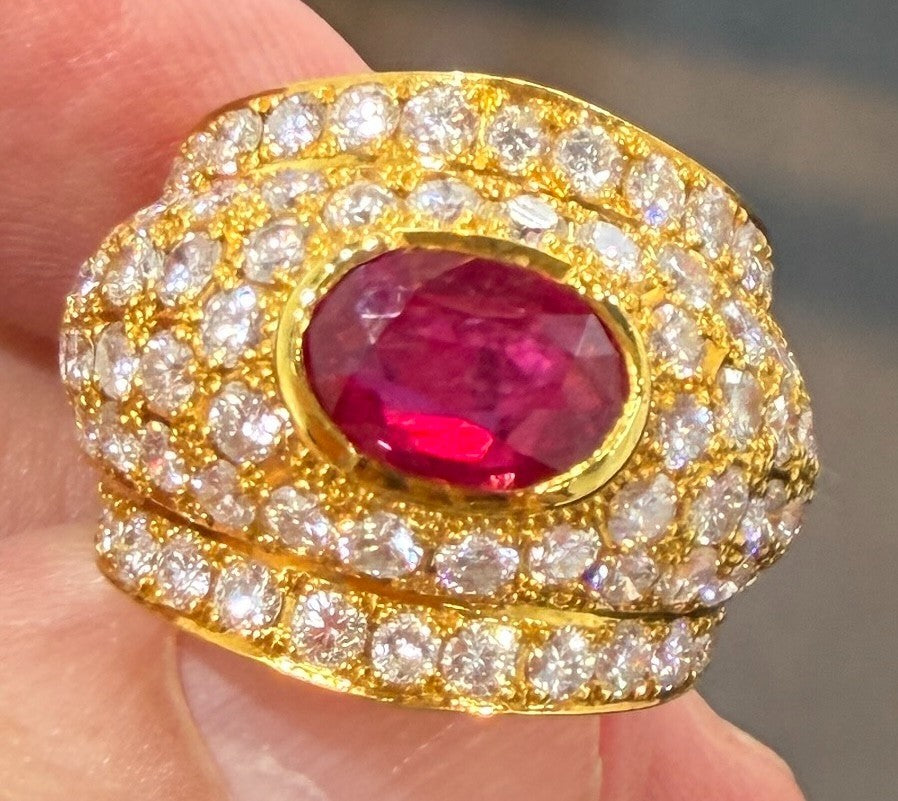 A Magnificent 2.02ct Ruby & Diamond 18k Unisex Ring