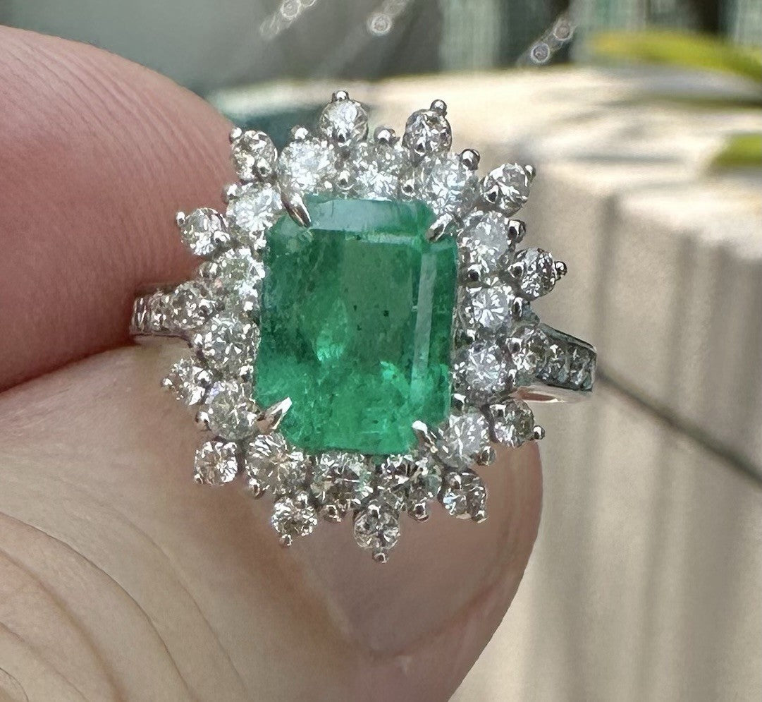 Magnificent 2.52ct Colombia Emerald & Diamond Platinum Ring