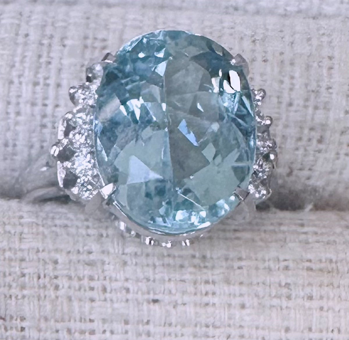 Beautiful Brazil 5.50ctct Aquamarine & Diamond Platinum Ring
