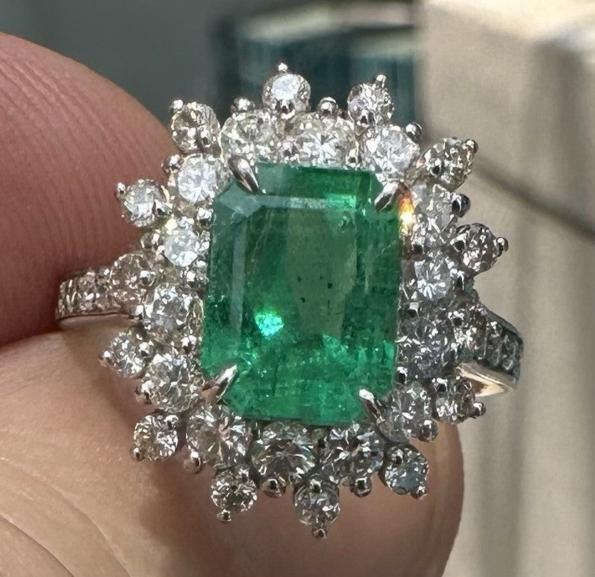 Magnificent 2.52ct Colombia Emerald & Diamond Platinum Ring