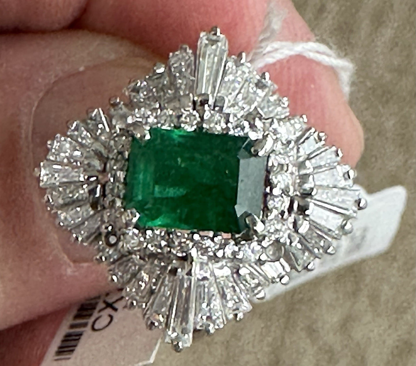 A Stunning & Rare 1.76ct Russia Emerald Platinum Ring GIA