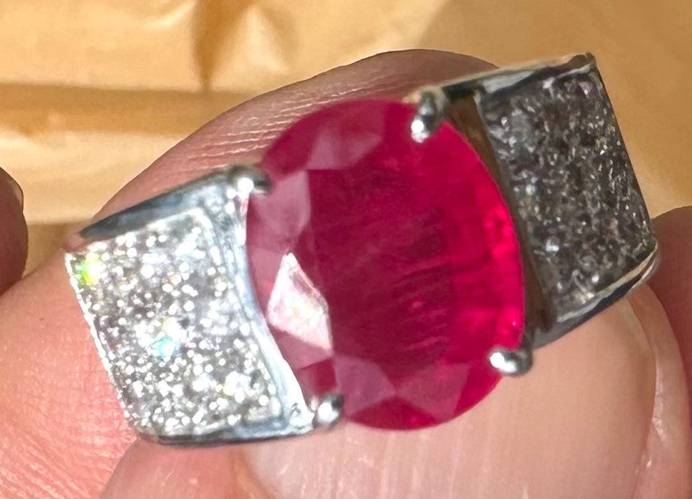 A Magnificent 3.21ct Burma Ruby & Diamond Platinum Ring