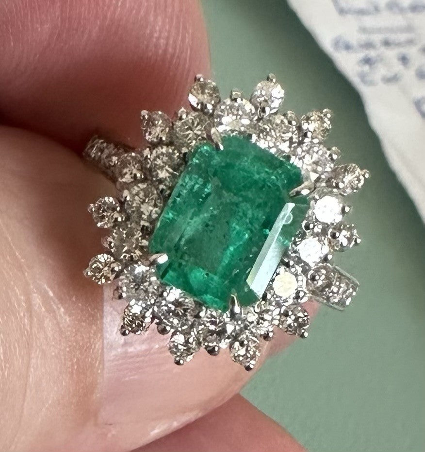 Magnificent 2.52ct Colombia Emerald & Diamond Platinum Ring