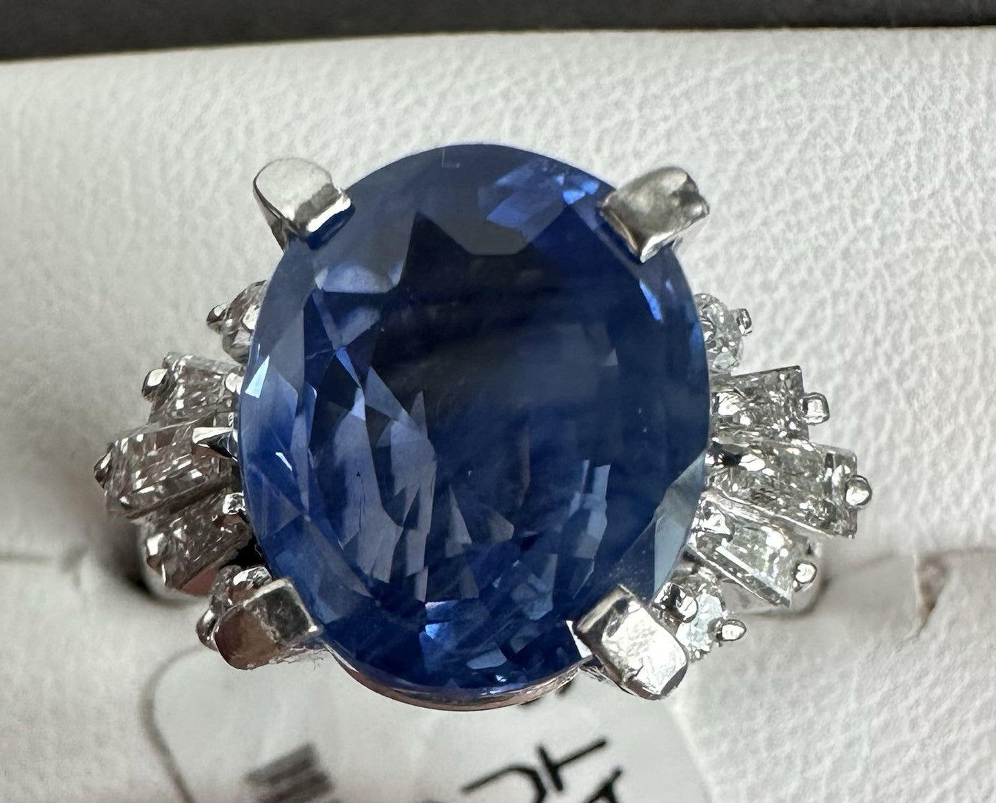An Exquisite Unheated 6.22ct Blue Sapphire & Diamond Ring GIA