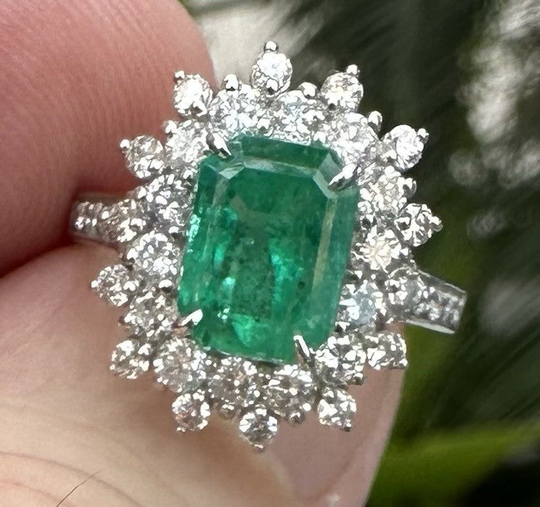 Magnificent 2.52ct Colombia Emerald & Diamond Platinum Ring