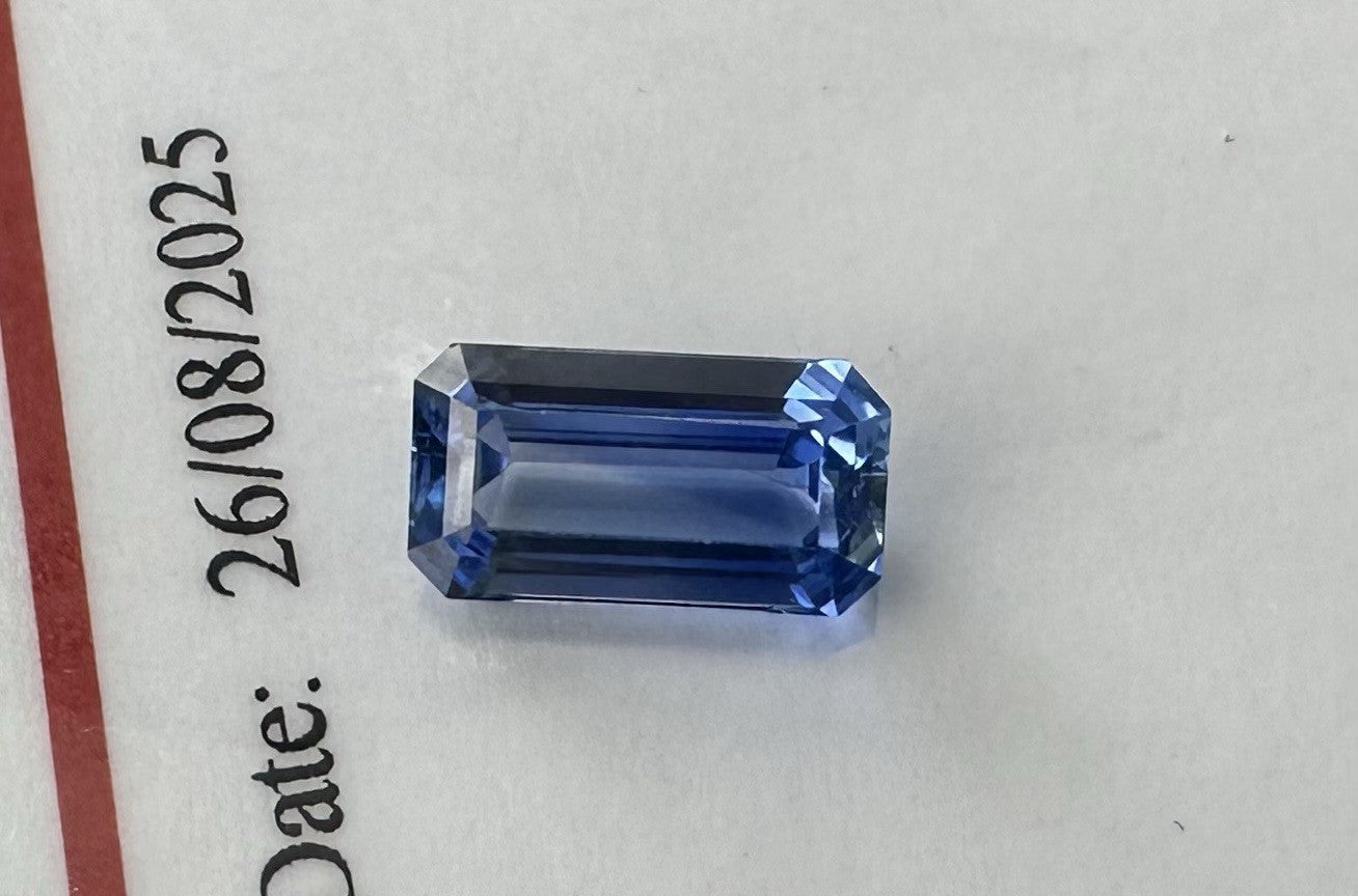 Exquisite 2.72ct Unheated No Heat Blue Sapphire & Certificate