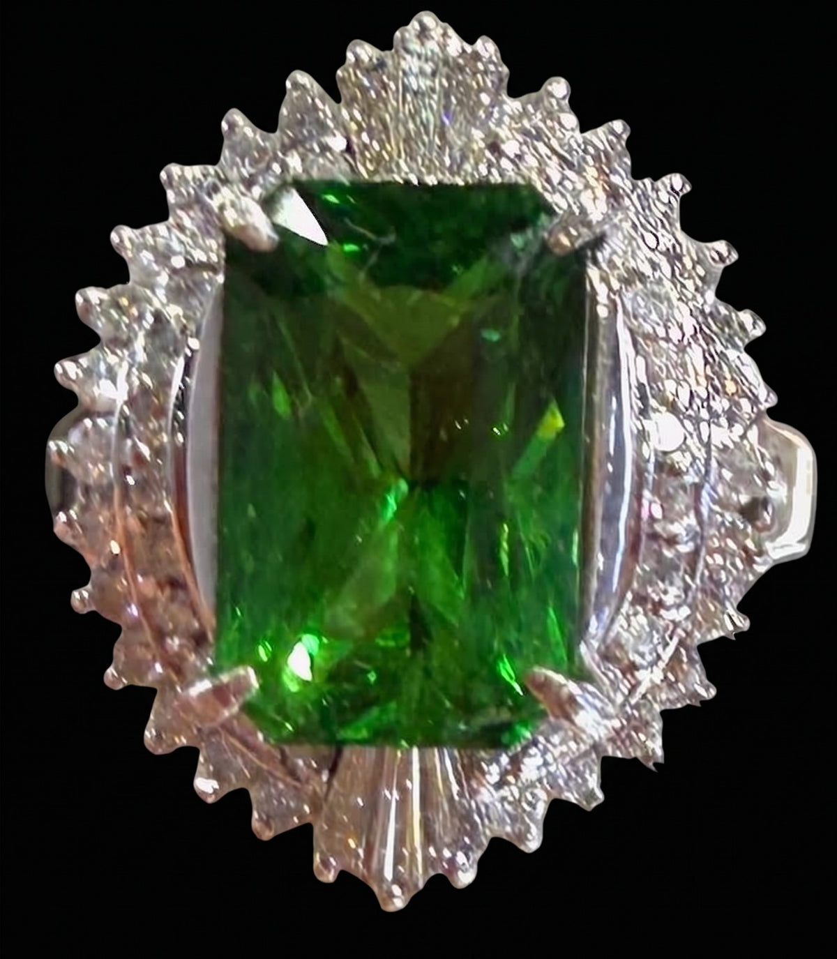A Gorgeous 4.11ct Tsavorite & Diamond Platinum Ring