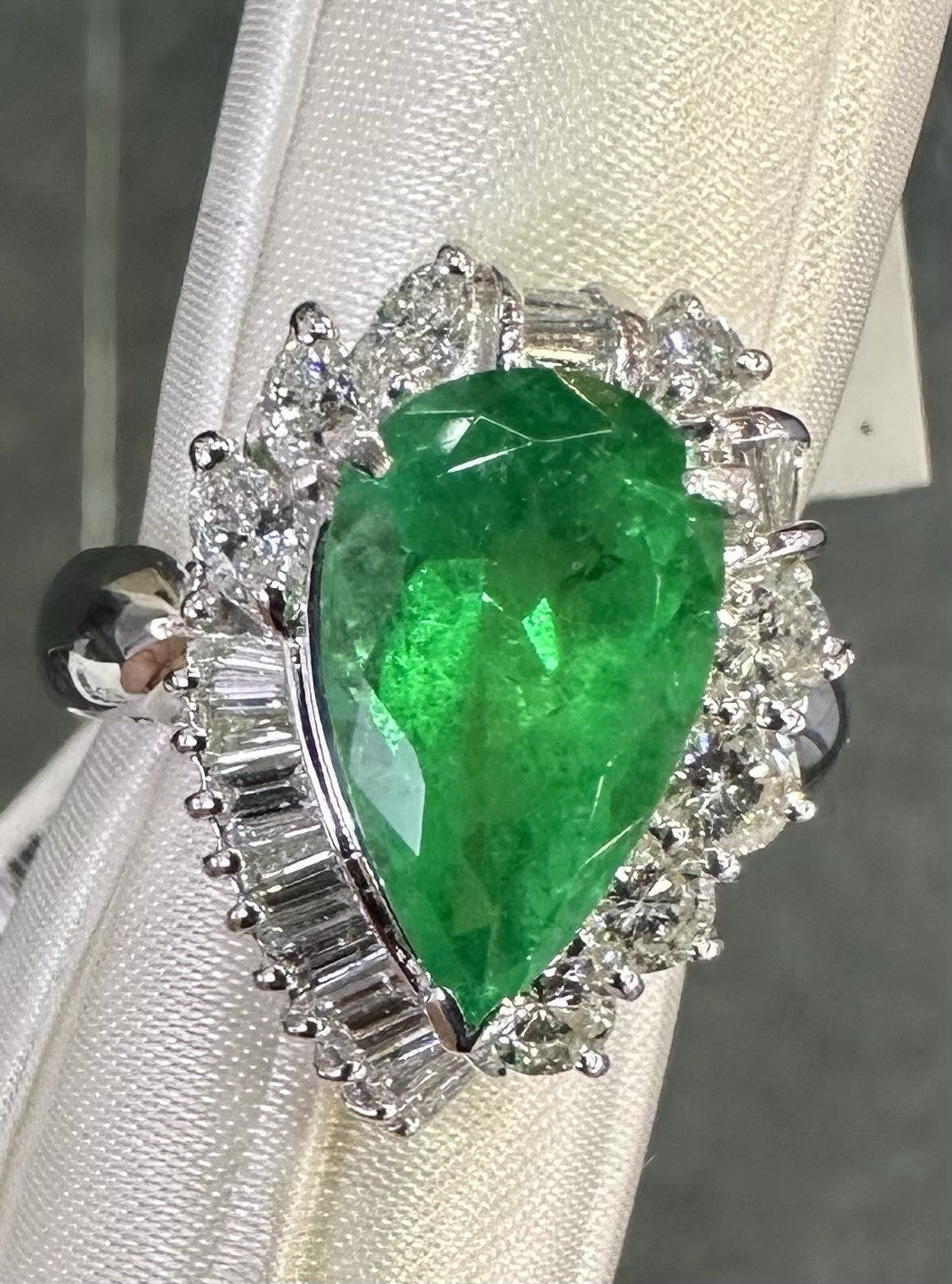 An Extraordinary 3.97ct Colombia Emerald & Diamond Platinum Ring
