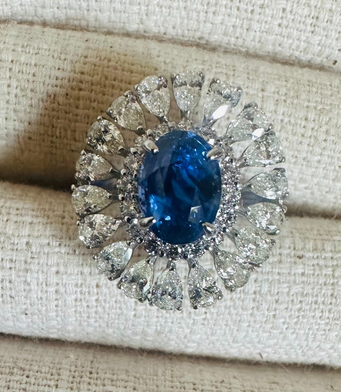 An Exquisite 3.10ct Unheated Blue Sapphire No Heat Platinum & Diamond Ring