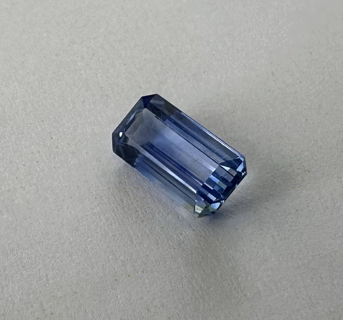 Exquisite 2.72ct Unheated No Heat Blue Sapphire & Certificate