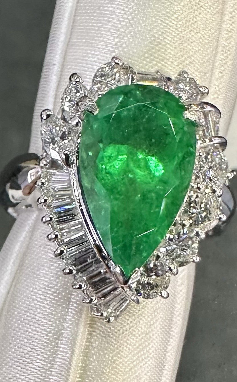 An Extraordinary 3.97ct Colombia Emerald & Diamond Platinum Ring