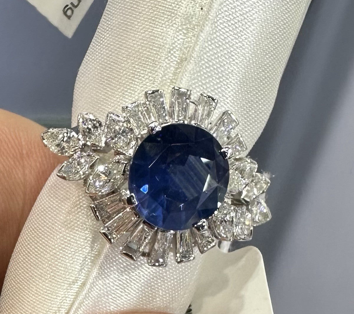 Exquisite 3.31ct Sri Lanka Blue Sapphire & Diamond Platinum Ring