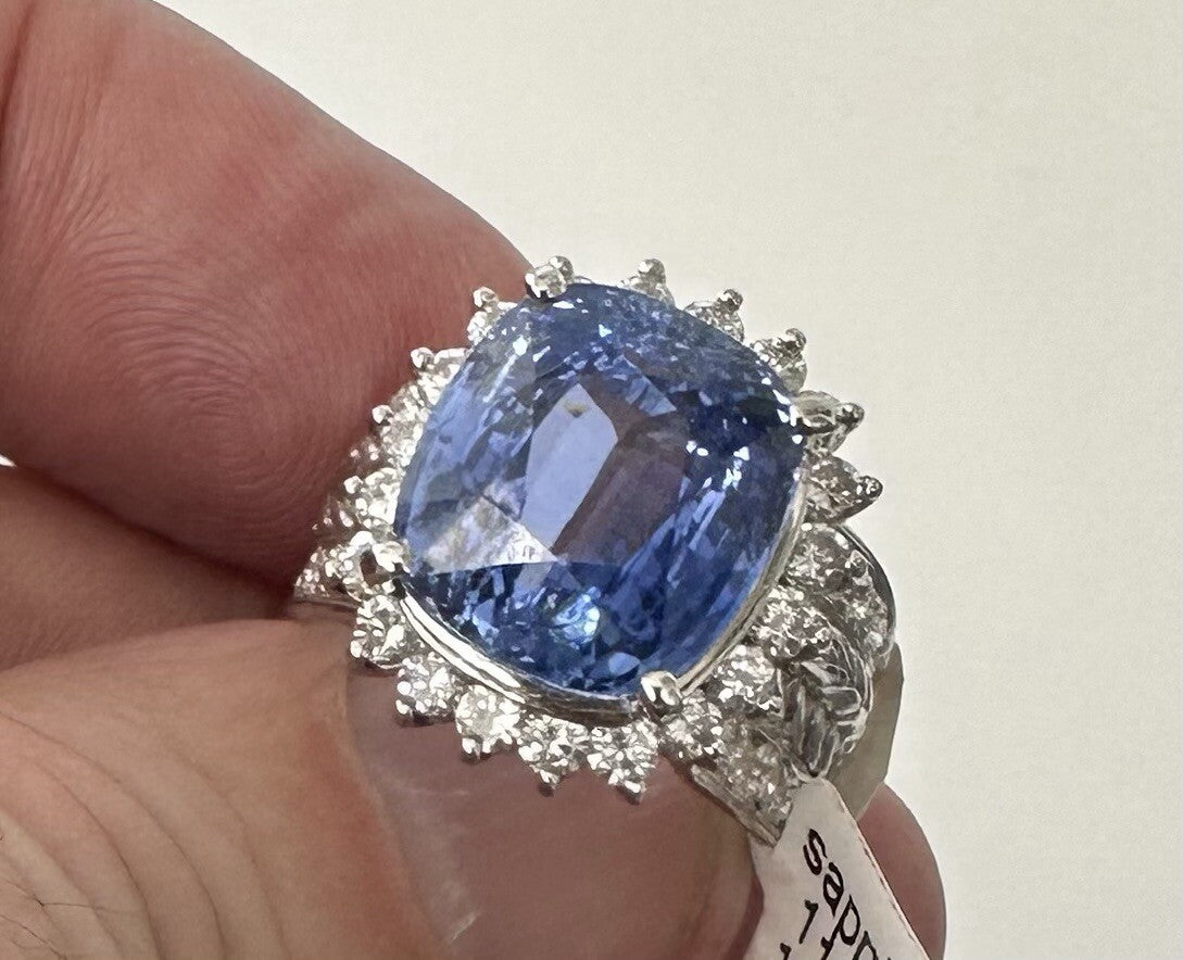 A Stunning Unisex 11.83ct Cornflower Blue Sapphire Plat & Diamond Ring