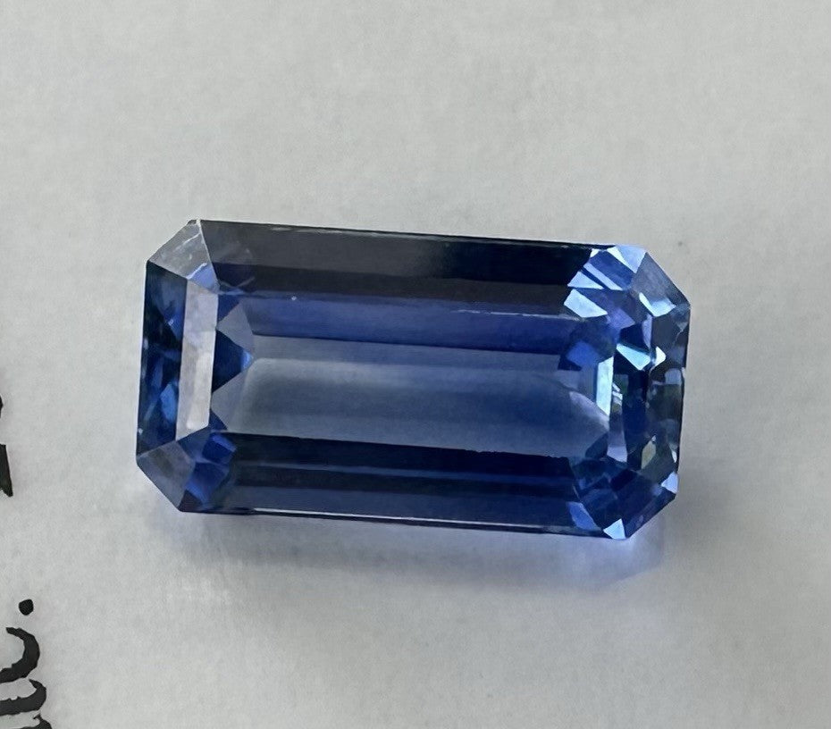 Exquisite 2.72ct Unheated No Heat Blue Sapphire & Certificate