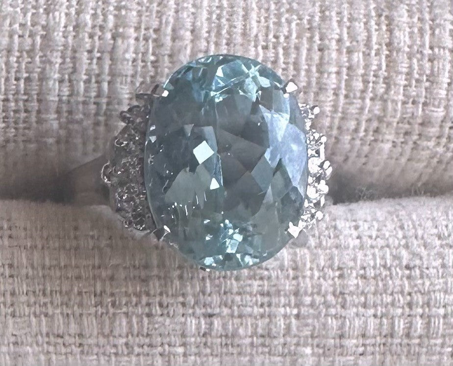 Beautiful Brazil 5.50ctct Aquamarine & Diamond Platinum Ring