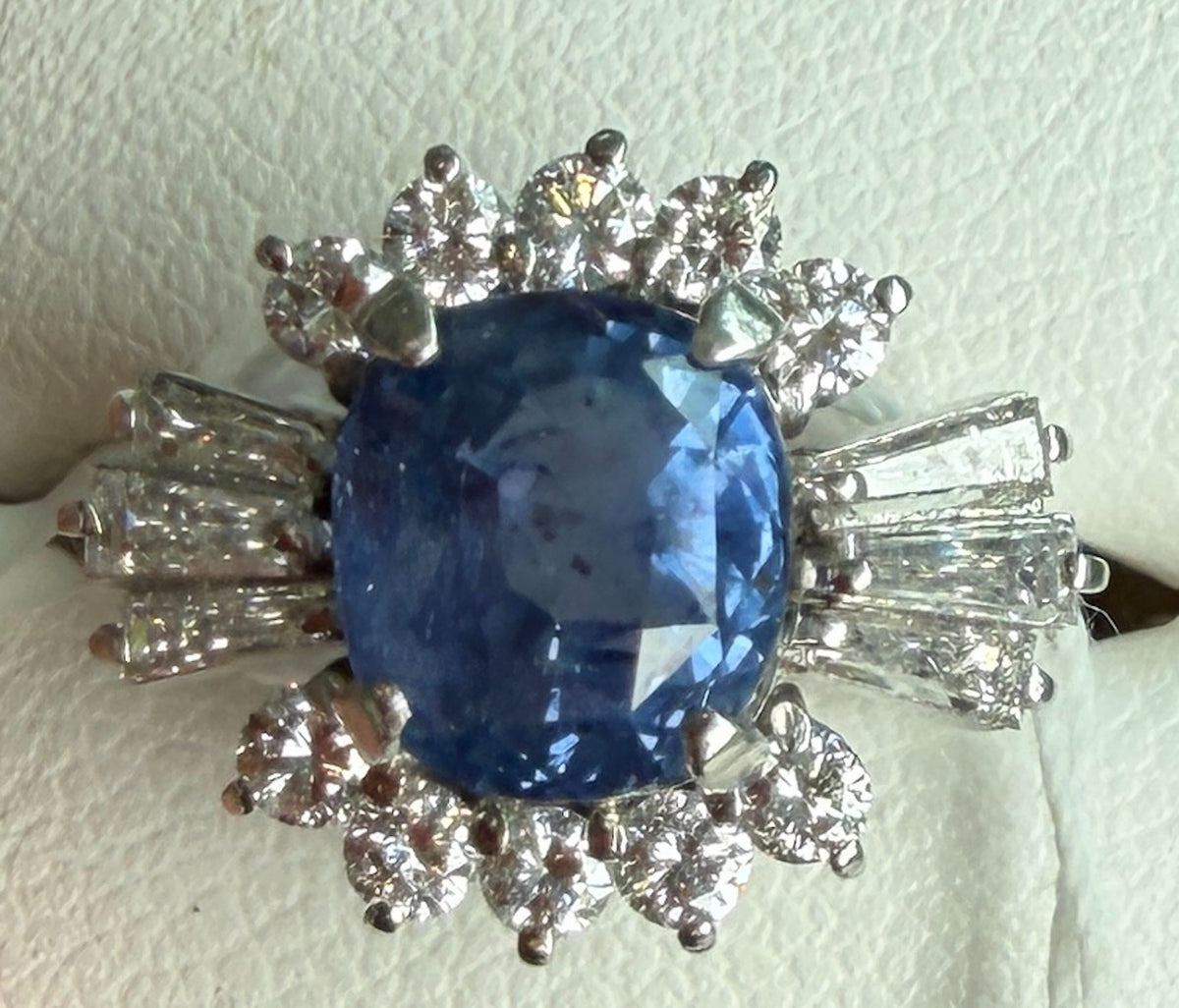 A Delightful 3.34ct Unheated Blue Sapphire Platinum & Diamond Ring