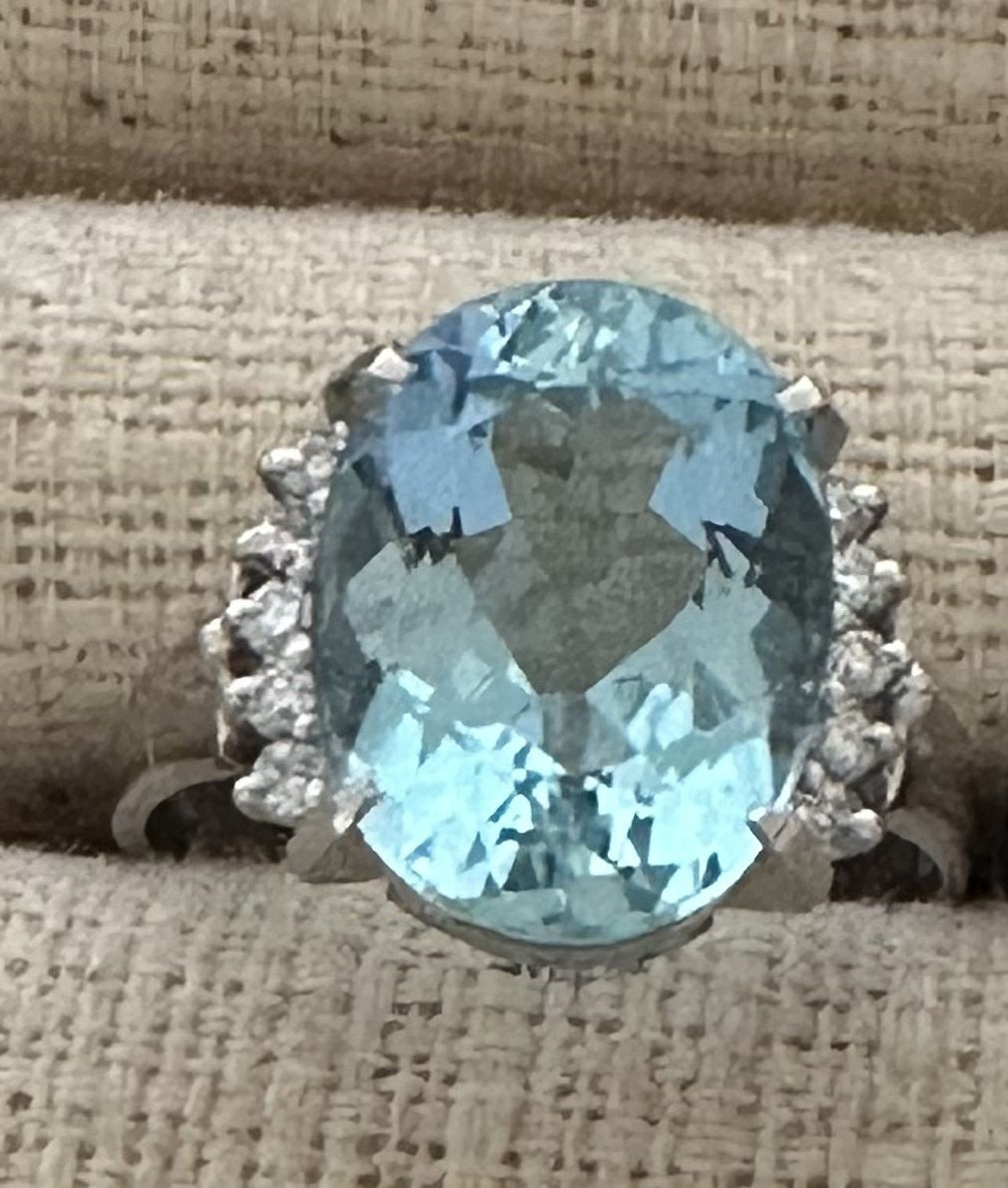Beautiful Brazil 5.50ctct Aquamarine & Diamond Platinum Ring