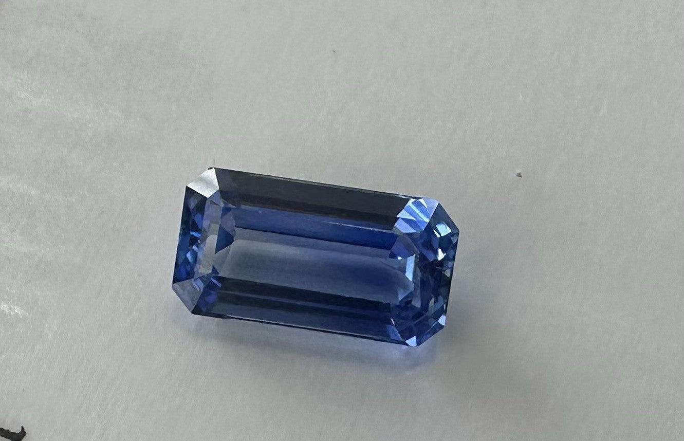 Exquisite 2.72ct Unheated No Heat Blue Sapphire & Certificate
