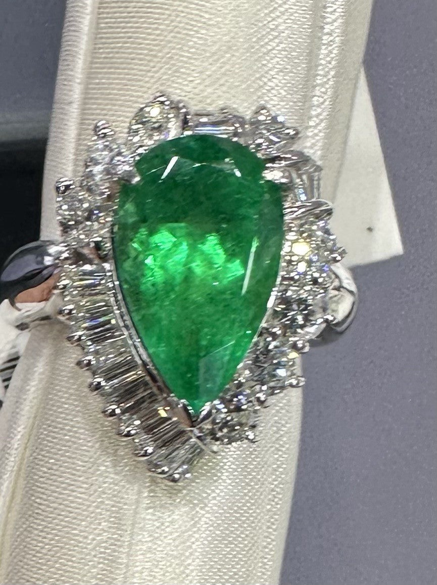 An Extraordinary 3.97ct Colombia Emerald & Diamond Platinum Ring