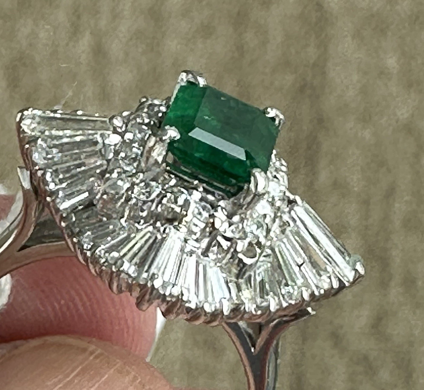 A Stunning & Rare 1.76ct Russia Emerald Platinum Ring GIA