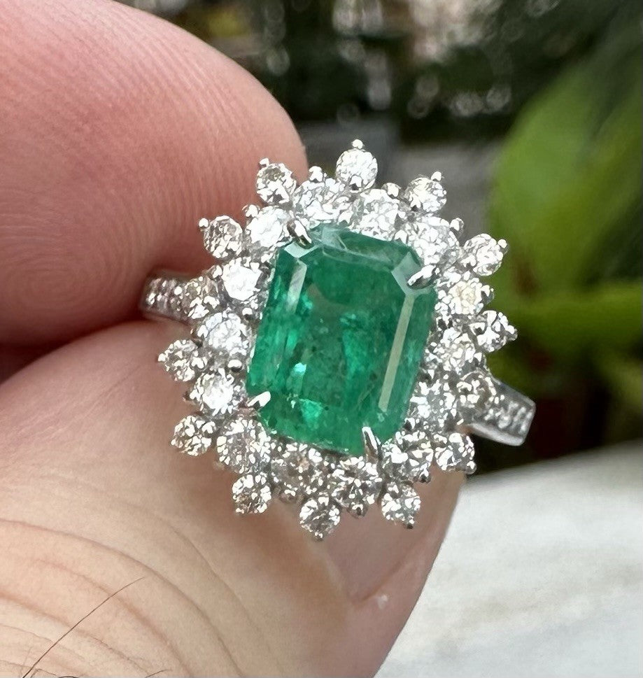 Magnificent 2.52ct Colombia Emerald & Diamond Platinum Ring