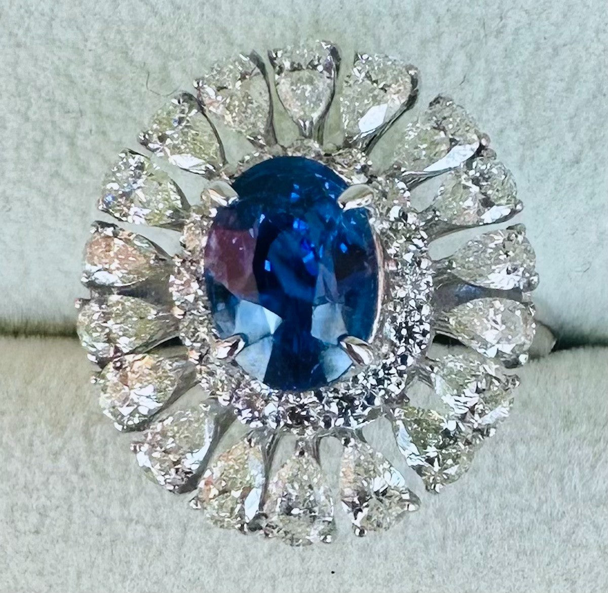 An Exquisite 3.10ct Unheated Blue Sapphire No Heat Platinum & Diamond Ring