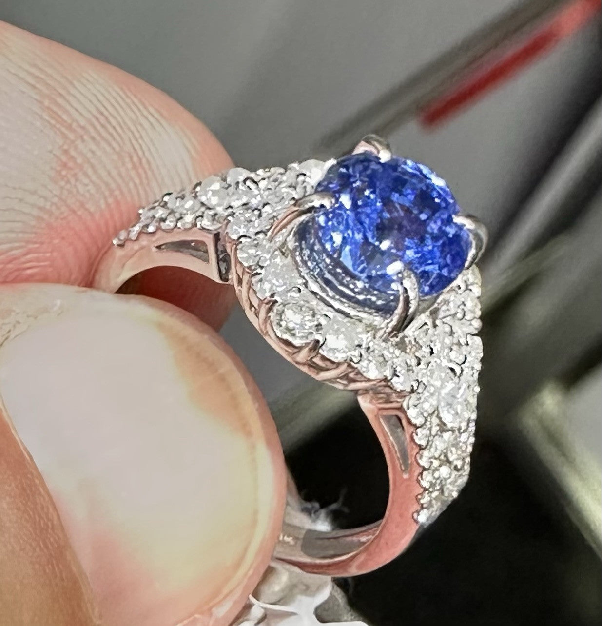 An Exquisite 3.07ct Unheated Blue Sapphire Platinum & Diamond Ring GIA
