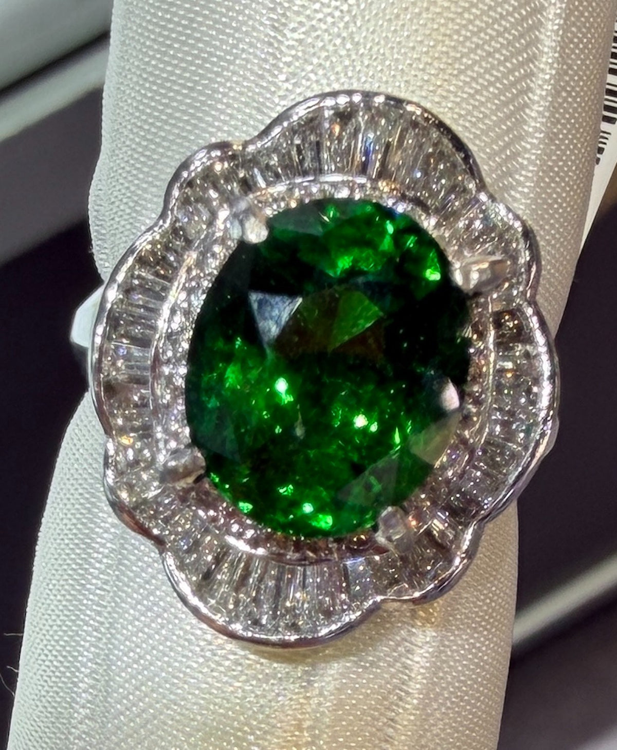 A Gorgeous 5.36ct Tsavorite & Diamond Platinum Ring