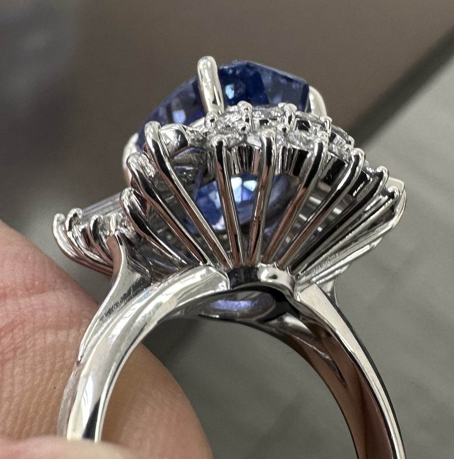 Unheated 7.38ct Blue Sapphire No Heat 18k & Diamond Ring & Cert - Stunning!