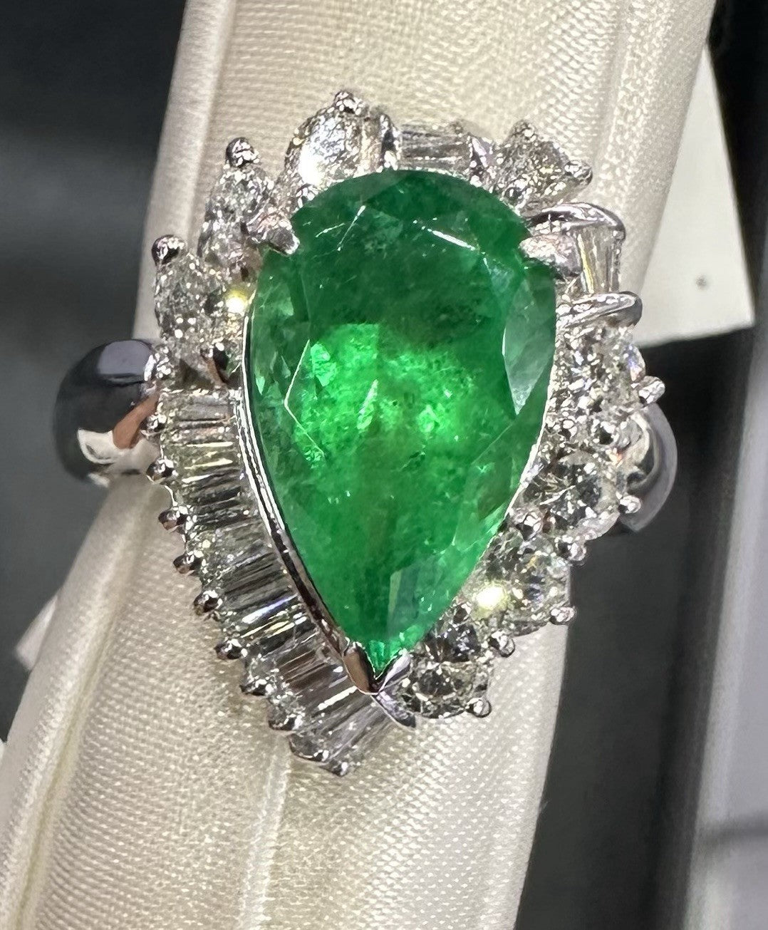 An Extraordinary 3.97ct Colombia Emerald & Diamond Platinum Ring