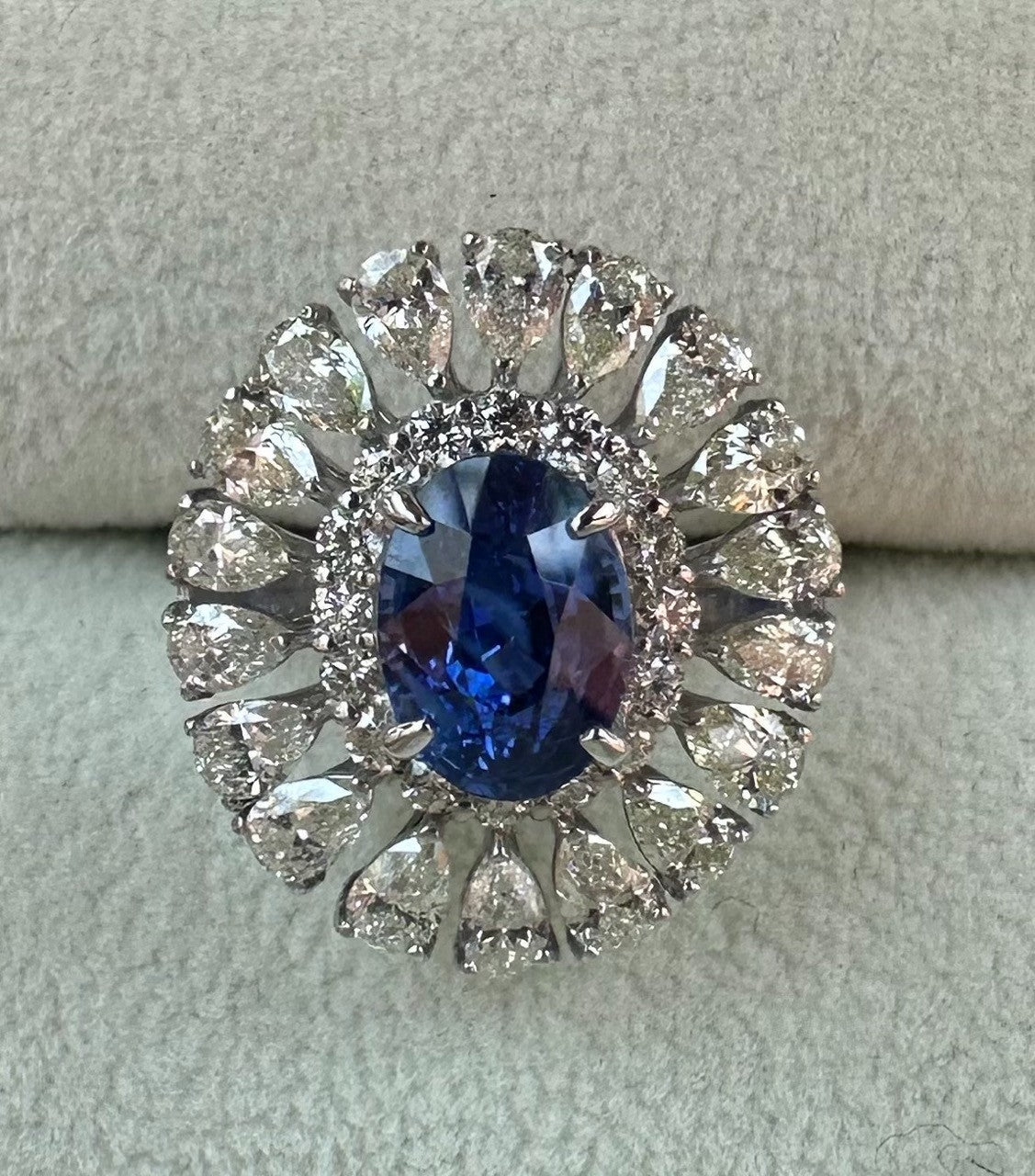 An Exquisite 3.10ct Unheated Blue Sapphire No Heat Platinum & Diamond Ring