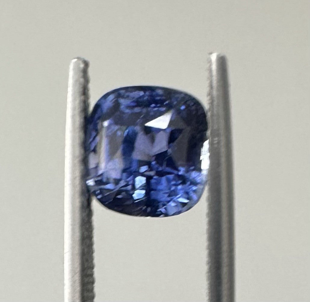 A Superb 2.53ct Unheated No Heat Blue Sapphire & Certificate