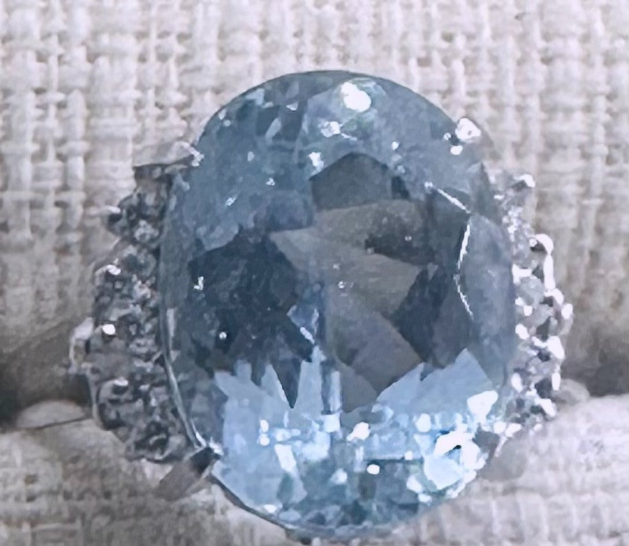 Beautiful Brazil 5.50ctct Aquamarine & Diamond Platinum Ring