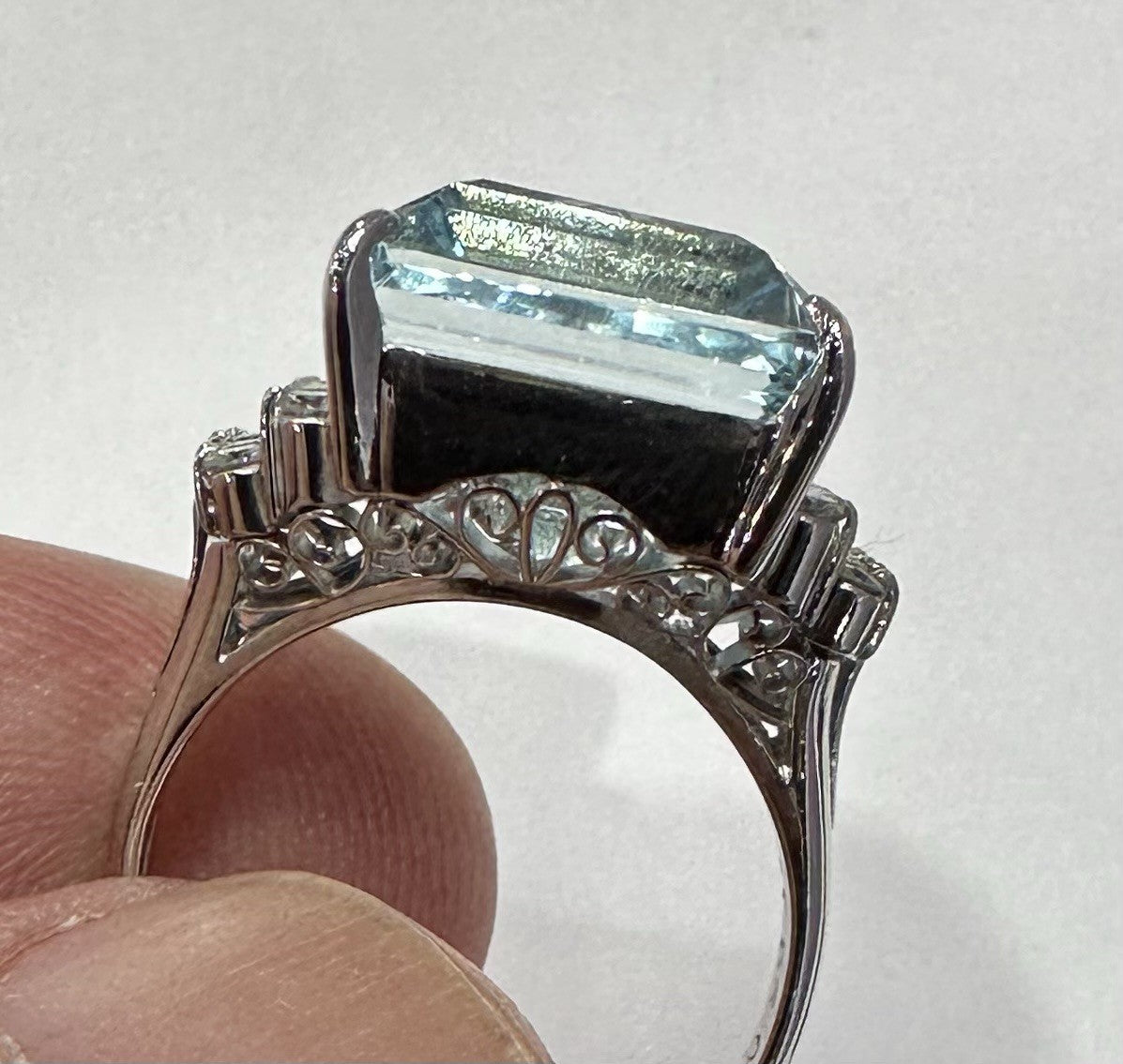 Beautiful Brazil 10.85 Aquamarine & Diamond Platinum Ring