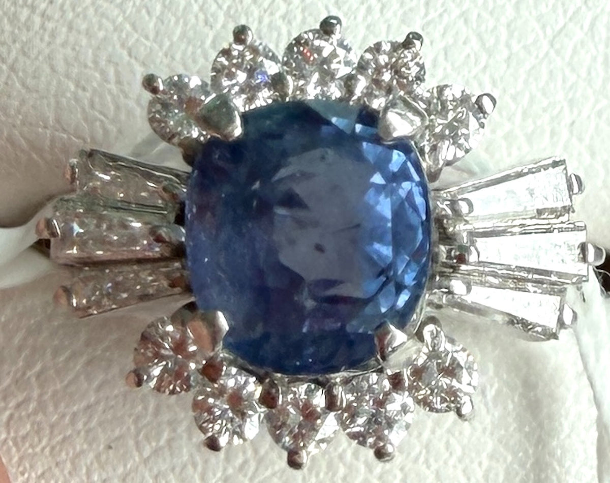 A Delightful 3.34ct Unheated Blue Sapphire Platinum & Diamond Ring
