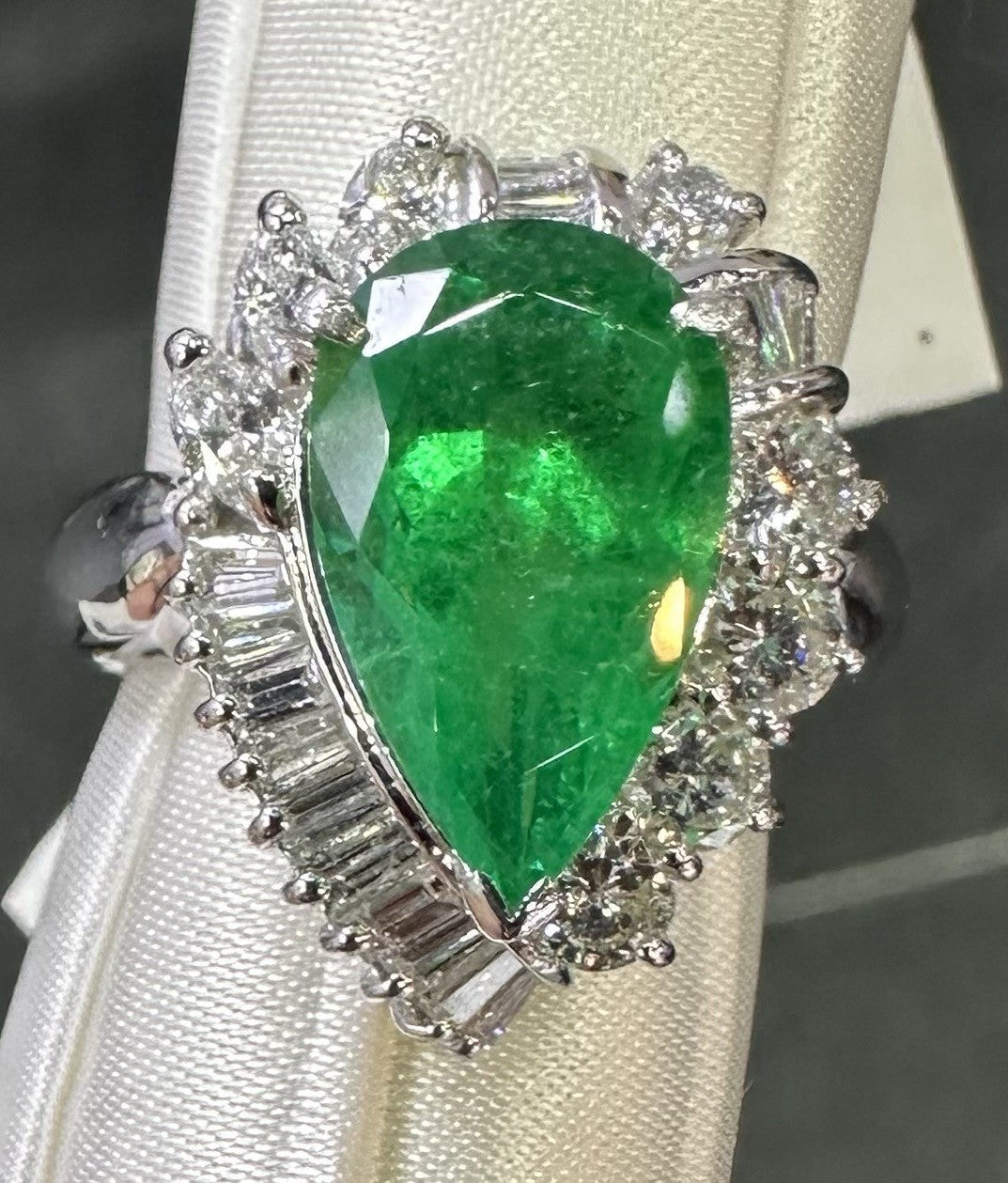 An Extraordinary 3.97ct Colombia Emerald & Diamond Platinum Ring