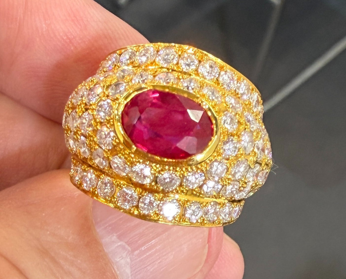 A Magnificent 2.02ct Ruby & Diamond 18k Unisex Ring