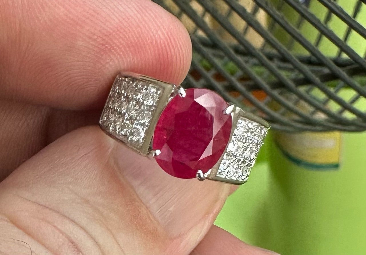 A Magnificent 3.21ct Burma Ruby & Diamond Platinum Ring