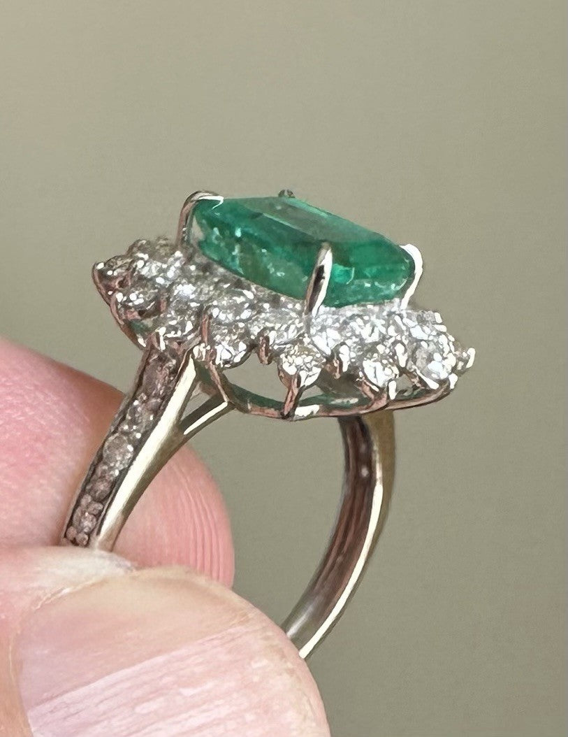 Magnificent 2.52ct Colombia Emerald & Diamond Platinum Ring