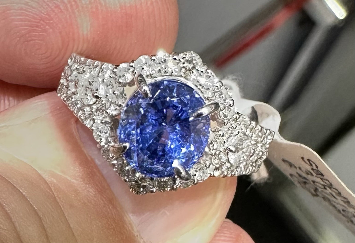 An Exquisite 3.07ct Unheated Blue Sapphire Platinum & Diamond Ring GIA
