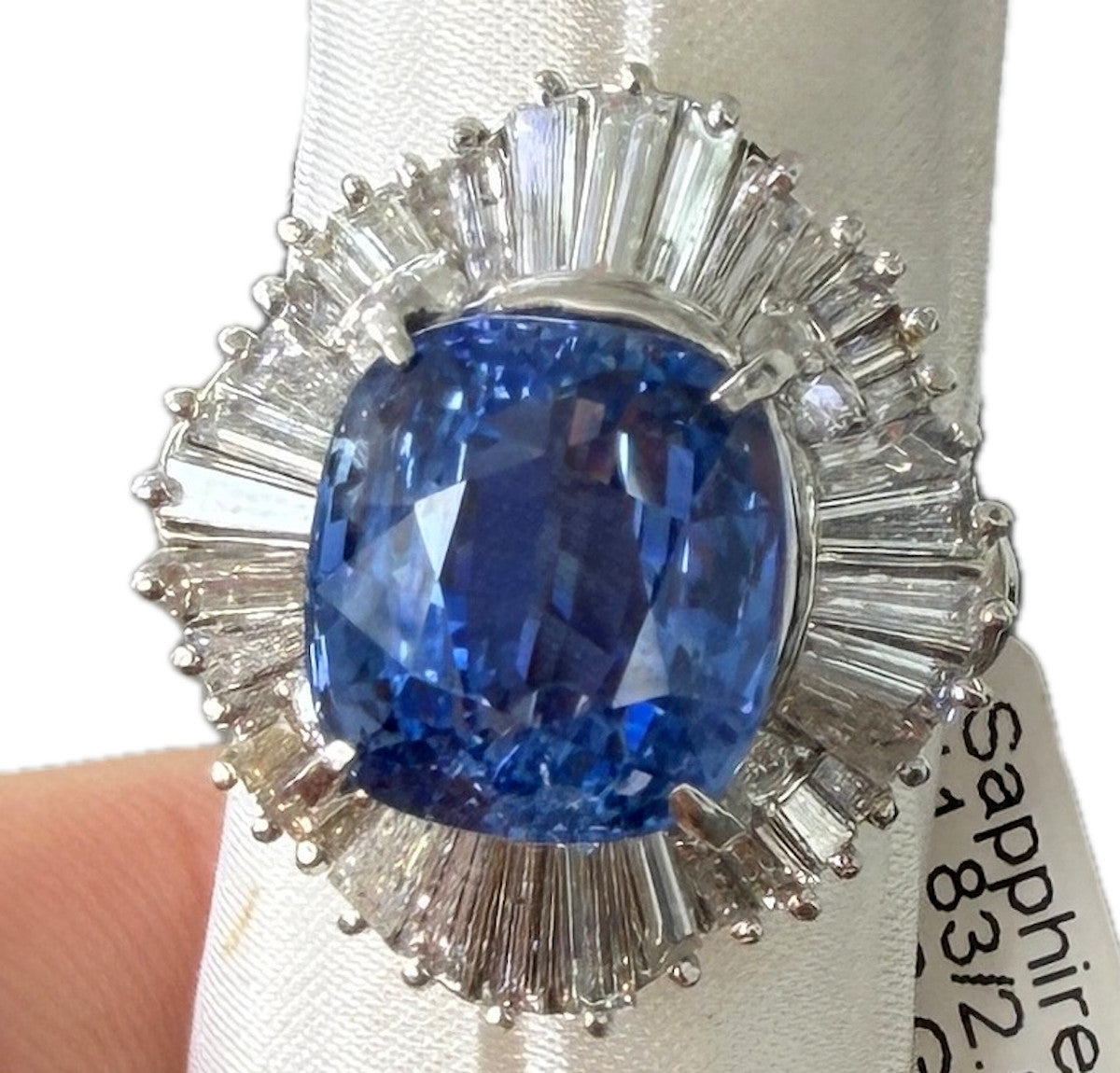 11.83ct Blue Sapphire Platinum & Diamond Ring - Stunning!
