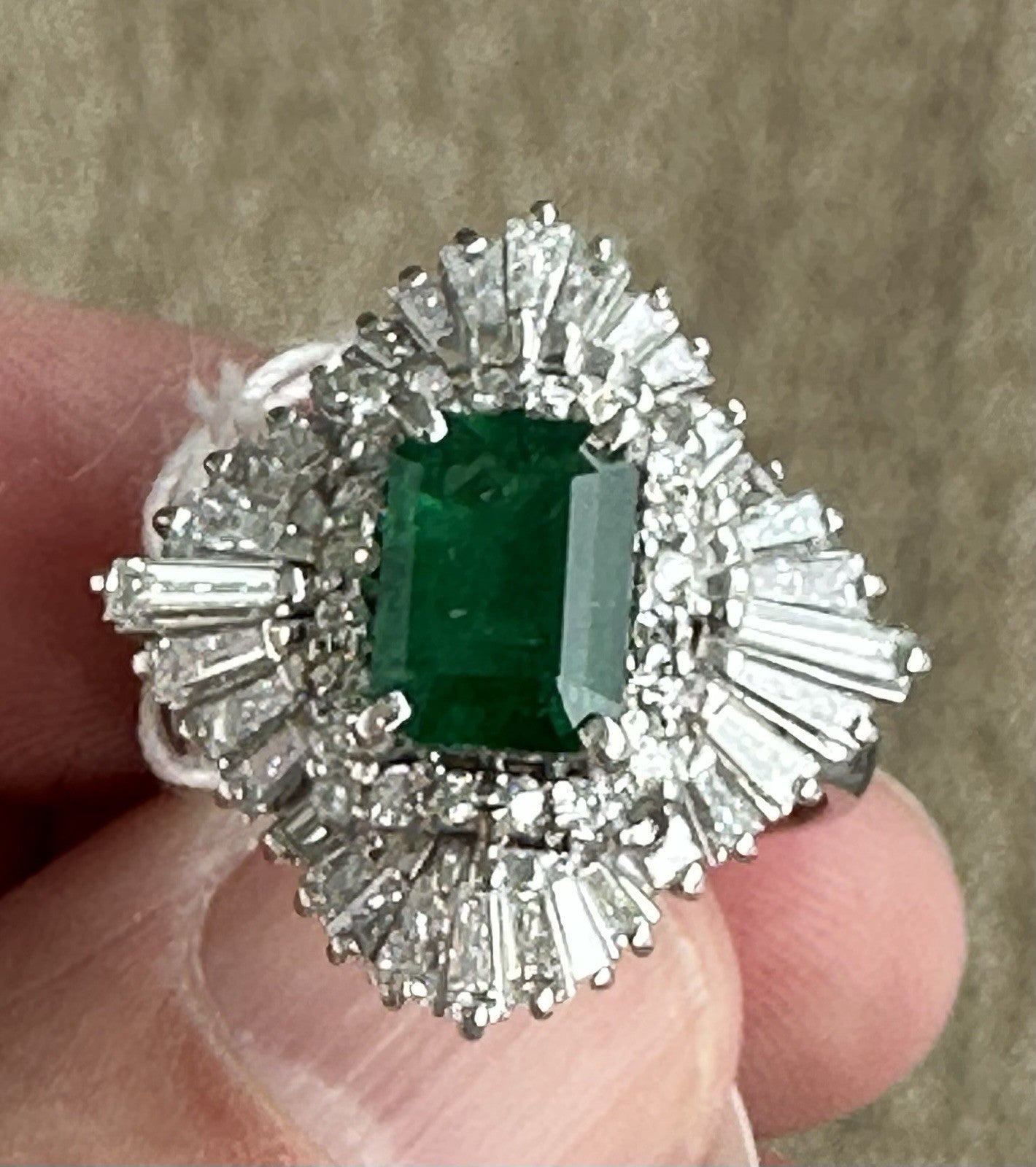 A Stunning & Rare 1.76ct Russia Emerald Platinum Ring GIA