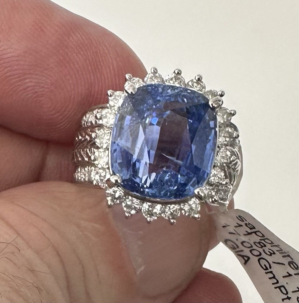 A Stunning Unisex 11.83ct Cornflower Blue Sapphire Plat & Diamond Ring