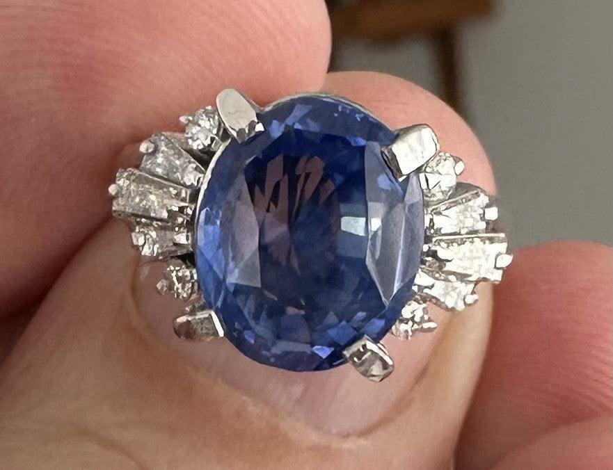 An Exquisite Unheated 6.22ct Blue Sapphire & Diamond Ring GIA