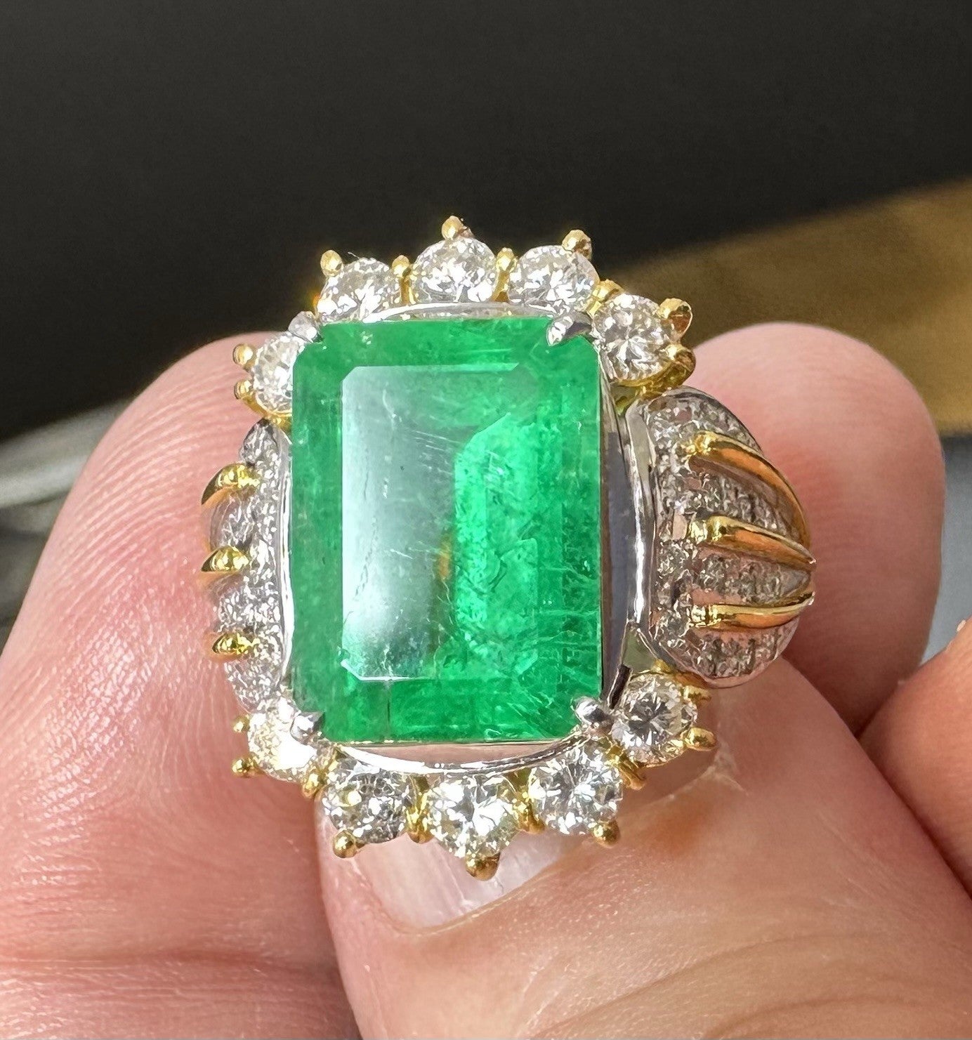 A Superb 5.30ct Colombia Emerald & Diamond Platinum Ring
