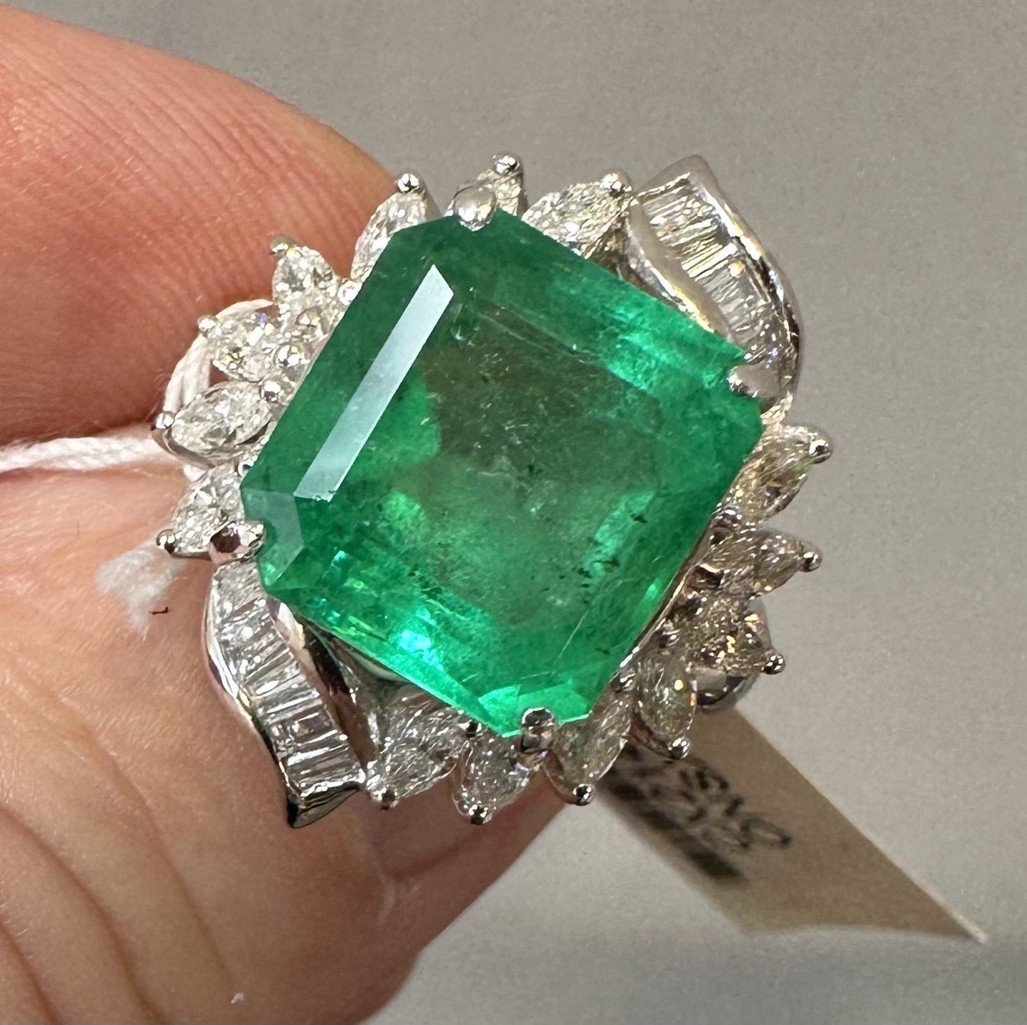 A Wonderful 6.76ct Colombia Emerald & Diamond Ring