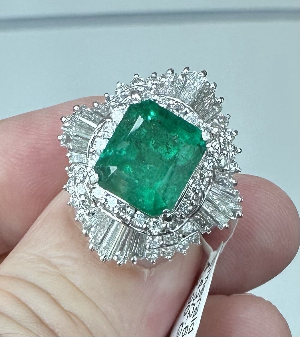 A Superb 4.43ct Colombia Emerald & Diamond Ring